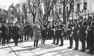 analogy of trump administration dhs and the nazis and police