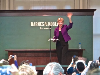 senator warren photo union square barnes & noble manhattan nyc